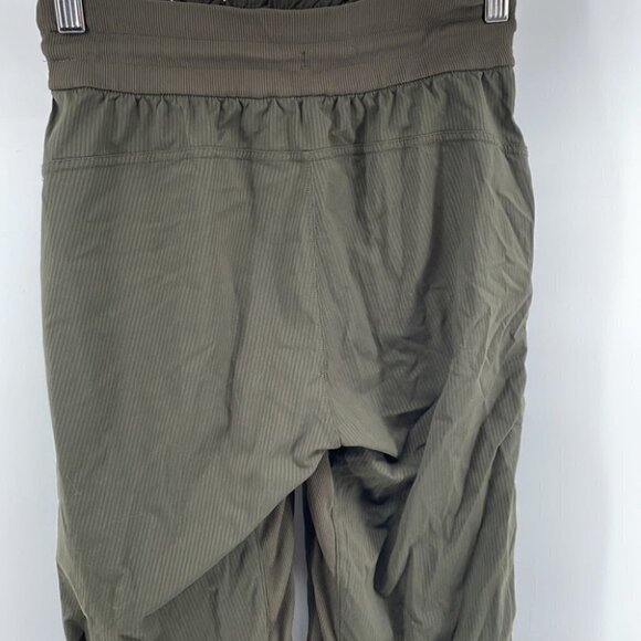 𝅺lululemon Beyond the Studio Crop Dark Olive sz 4 - Picture 8 of 9